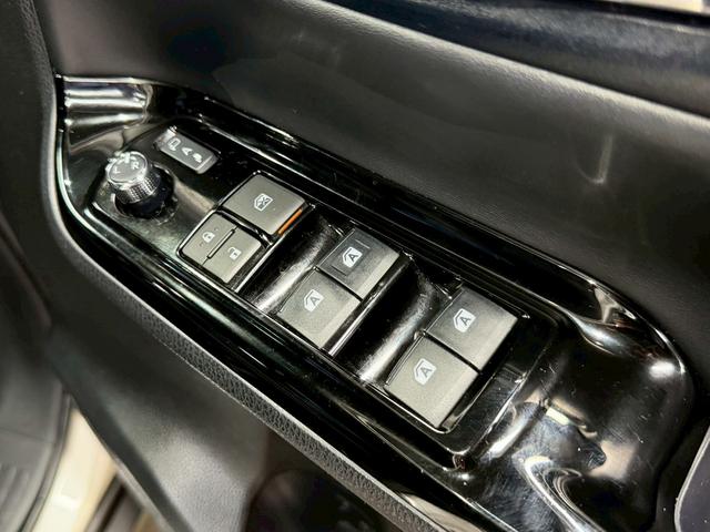 ノア Ｓｉ　ダブルバイビー　トヨタセーフティセンス（禁煙車）（ワンオーナー）（後期型）（黒半革シート）（フリップダウンモニター）（両側パワスラ）（ＳＤナビ）（クルーズコントロール）（バックカメラ）（ＥＴＣ）（純正１６インチＡＷ）（62枚目）