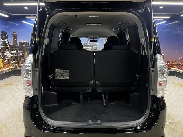 ヴォクシー ZS 煌 (禁煙車)(後期型)(両側パワースライド)(純正HDDナビ)(バックカメラ)(コーナーセンサー)(ビルトインETC)(パドルシフト)(HIDヘッド)(プッシュ&スマートキー)(純正16AW)(14枚目)