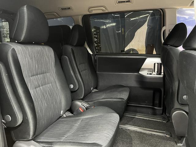 ヴォクシー ZS 煌 (禁煙車)(後期型)(両側パワースライド)(純正HDDナビ)(バックカメラ)(コーナーセンサー)(ビルトインETC)(パドルシフト)(HIDヘッド)(プッシュ&スマートキー)(純正16AW)(17枚目)