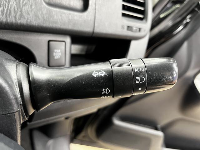 ヴォクシー ZS 煌 (禁煙車)(後期型)(両側パワースライド)(純正HDDナビ)(バックカメラ)(コーナーセンサー)(ビルトインETC)(パドルシフト)(HIDヘッド)(プッシュ&スマートキー)(純正16AW)(32枚目)