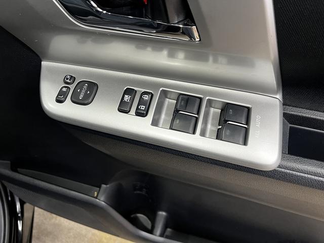 ヴォクシー ZS 煌 (禁煙車)(後期型)(両側パワースライド)(純正HDDナビ)(バックカメラ)(コーナーセンサー)(ビルトインETC)(パドルシフト)(HIDヘッド)(プッシュ&スマートキー)(純正16AW)(47枚目)