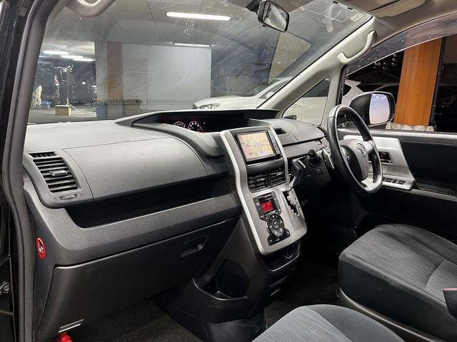 ヴォクシー ZS 煌 (禁煙車)(後期型)(両側パワースライド)(純正HDDナビ)(バックカメラ)(コーナーセンサー)(ビルトインETC)(パドルシフト)(HIDヘッド)(プッシュ&スマートキー)(純正16AW)(53枚目)