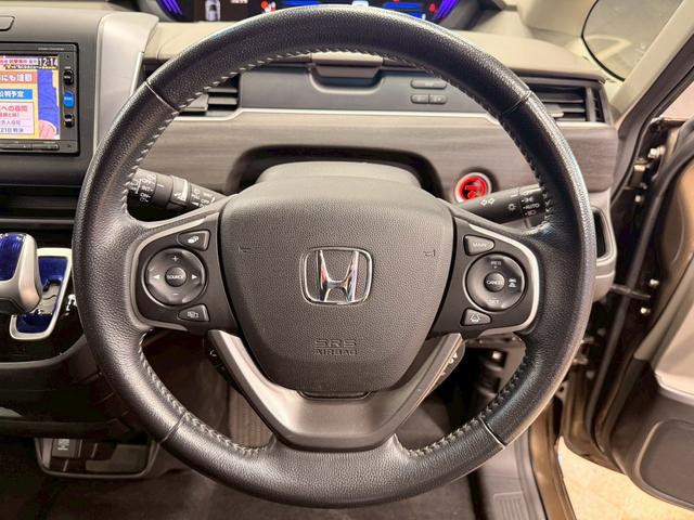 フリードハイブリッド ハイブリッド・Gホンダセンシング ホンダセンシング(禁煙車)(後期型)(黒半革)(6人乗り)(両側パワースライド)(純正ナビ)(レーダークルーズコントロール)(バックカメラ)(LEDヘッド)(ビルトインETC)(純正15インチAW)(44枚目)