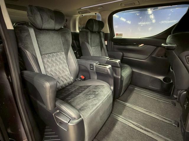 アルファード 2.5S Cパッケージ (禁煙車)(サンルーフ)(黒半革シート)(JBLサウンド)(両側パワスラ)(フリップダウンモニター)(純正SDナビ)(全周囲カメラ)(レーダークルーズ)(パワーシート)(ETC)(純正18インチAW)(26枚目)