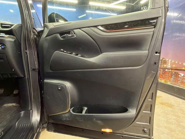 アルファード 2.5S Cパッケージ (禁煙車)(サンルーフ)(黒半革シート)(JBLサウンド)(両側パワスラ)(フリップダウンモニター)(純正SDナビ)(全周囲カメラ)(レーダークルーズ)(パワーシート)(ETC)(純正18インチAW)(43枚目)