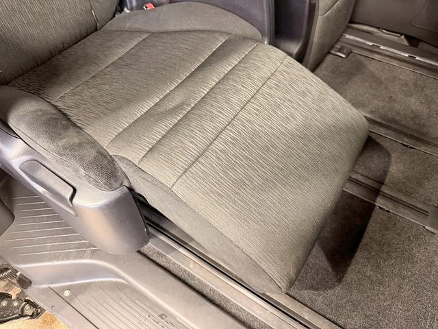 ヴェルファイア ２．４Ｚ　Ｇエディション　（両側パワースライド）（イクリプスＳＤナビ）（電動リアゲート）（シートメモリ）（パワーシート）（クリアランスソナー）（クルーズコントロール）（ビルトインＥＴＣ）（オットマン）（純正１８インチＡＷ）（14枚目）