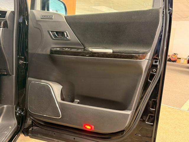 ヴェルファイア ２．４Ｚ　Ｇエディション　（両側パワースライド）（イクリプスＳＤナビ）（電動リアゲート）（シートメモリ）（パワーシート）（クリアランスソナー）（クルーズコントロール）（ビルトインＥＴＣ）（オットマン）（純正１８インチＡＷ）（33枚目）