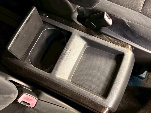 ヴェルファイア ２．４Ｚ　Ｇエディション　（両側パワースライド）（イクリプスＳＤナビ）（電動リアゲート）（シートメモリ）（パワーシート）（クリアランスソナー）（クルーズコントロール）（ビルトインＥＴＣ）（オットマン）（純正１８インチＡＷ）（35枚目）