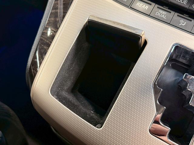 ヴェルファイア ２．４Ｚ　Ｇエディション　（両側パワースライド）（イクリプスＳＤナビ）（電動リアゲート）（シートメモリ）（パワーシート）（クリアランスソナー）（クルーズコントロール）（ビルトインＥＴＣ）（オットマン）（純正１８インチＡＷ）（36枚目）