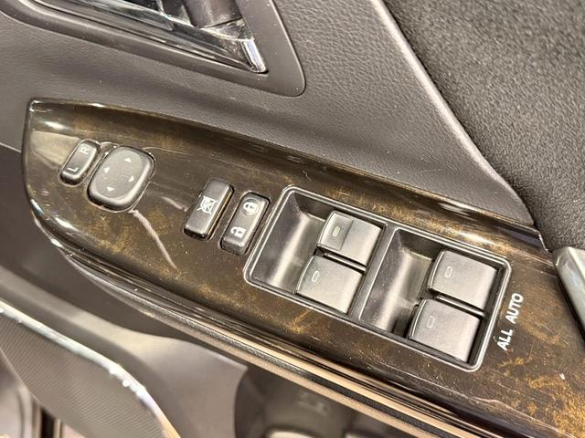 ヴェルファイア ２．４Ｚ　Ｇエディション　（両側パワースライド）（イクリプスＳＤナビ）（電動リアゲート）（シートメモリ）（パワーシート）（クリアランスソナー）（クルーズコントロール）（ビルトインＥＴＣ）（オットマン）（純正１８インチＡＷ）（40枚目）