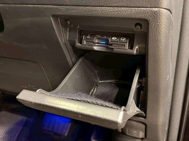 ヴェルファイア ２．４Ｚ　Ｇエディション　（両側パワースライド）（イクリプスＳＤナビ）（電動リアゲート）（シートメモリ）（パワーシート）（クリアランスソナー）（クルーズコントロール）（ビルトインＥＴＣ）（オットマン）（純正１８インチＡＷ）（41枚目）