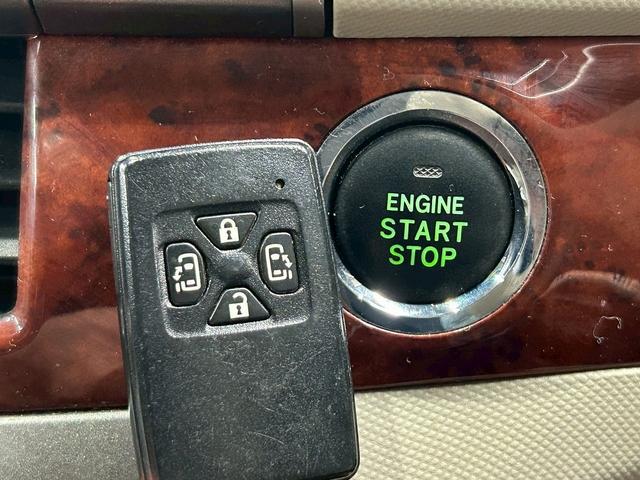 エスティマ ２．４アエラス　Ｇエディション　（禁煙車）（両側パワースライド）（フリップダウンモニター）（純正ＨＤＤナビ）（バックカメラ）（クルーズコントロール）（オットマン）（ＥＴＣ）（ＨＩＤヘッドライト）（フルセグ）（純正１７インチＡＷ）（12枚目）