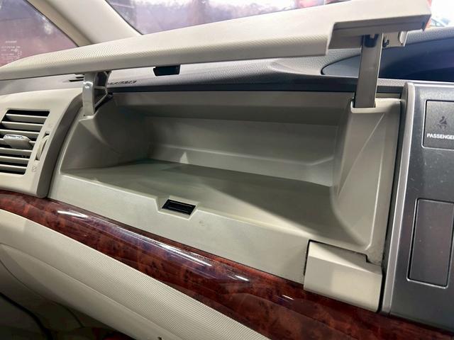 エスティマ ２．４アエラス　Ｇエディション　（禁煙車）（両側パワースライド）（フリップダウンモニター）（純正ＨＤＤナビ）（バックカメラ）（クルーズコントロール）（オットマン）（ＥＴＣ）（ＨＩＤヘッドライト）（フルセグ）（純正１７インチＡＷ）（37枚目）