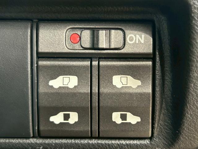 エリシオンプレステージ S HDDナビスペシャルパッケージ (禁煙車)(後期型)(黒ハーフレザーシート)(両側パワースライドドア)(純正HDDナビ)(バックカメラ)(ビルトインETC)(HIDヘッド)(CD&DVD再生可)(キーレスキー)(純正17インチAW)(6枚目)