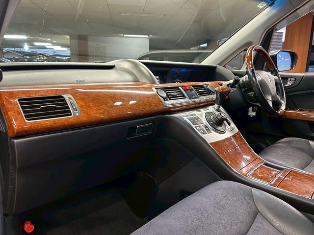 エリシオンプレステージ S HDDナビスペシャルパッケージ (禁煙車)(後期型)(黒ハーフレザーシート)(両側パワースライドドア)(純正HDDナビ)(バックカメラ)(ビルトインETC)(HIDヘッド)(CD&DVD再生可)(キーレスキー)(純正17インチAW)(62枚目)