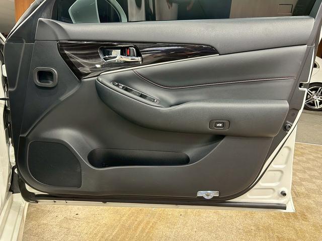 クラウンハイブリッド アスリートS (禁煙車)(後期型)(黒本革シート)(メーカーSDナビ)(バックカメラ)(クルーズコントロール)(パワーシート)(シートヒーター&クーラー)(TEIN車高調)(社外マフラー)(WORK20インチAW)(42枚目)