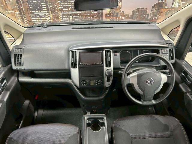 セレナ ハイウェイスター　Ｖセレクション　（禁煙車）（後期型）（両側パワースライド）（純正ＳＤナビ）（ビルトインＥＴＣ）（スマートキー）（ＨＩＤヘッド）（オートライト）（３列シート）（Ｂｌｕｅｔｏｏｔｈ対応）（純正１６インチ）（5枚目）