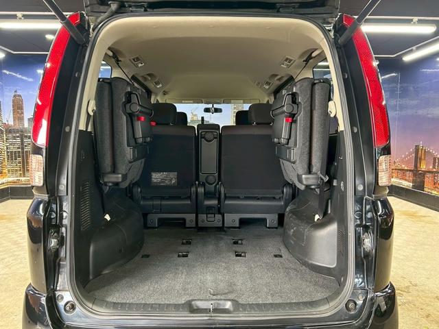 セレナ ハイウェイスター　Ｖセレクション　（禁煙車）（後期型）（両側パワースライド）（純正ＳＤナビ）（ビルトインＥＴＣ）（スマートキー）（ＨＩＤヘッド）（オートライト）（３列シート）（Ｂｌｕｅｔｏｏｔｈ対応）（純正１６インチ）（13枚目）