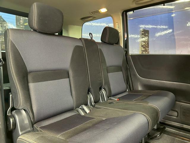 セレナ ハイウェイスター　Ｖセレクション　（禁煙車）（後期型）（両側パワースライド）（純正ＳＤナビ）（ビルトインＥＴＣ）（スマートキー）（ＨＩＤヘッド）（オートライト）（３列シート）（Ｂｌｕｅｔｏｏｔｈ対応）（純正１６インチ）（15枚目）