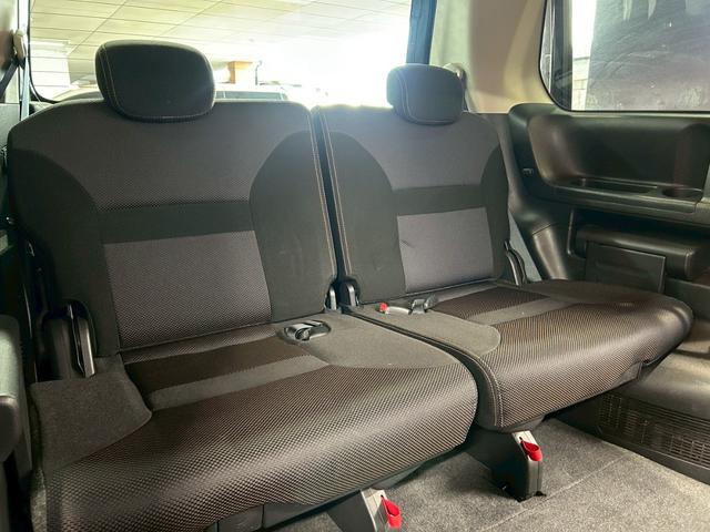 セレナ ハイウェイスター　Ｖセレクション　（禁煙車）（後期型）（両側パワースライド）（純正ＳＤナビ）（ビルトインＥＴＣ）（スマートキー）（ＨＩＤヘッド）（オートライト）（３列シート）（Ｂｌｕｅｔｏｏｔｈ対応）（純正１６インチ）（16枚目）