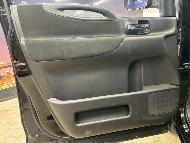 セレナ ハイウェイスター　Ｖセレクション　（禁煙車）（後期型）（両側パワースライド）（純正ＳＤナビ）（ビルトインＥＴＣ）（スマートキー）（ＨＩＤヘッド）（オートライト）（３列シート）（Ｂｌｕｅｔｏｏｔｈ対応）（純正１６インチ）（33枚目）