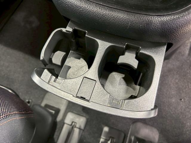 セレナ ハイウェイスター　Ｖセレクション　（禁煙車）（後期型）（両側パワースライド）（純正ＳＤナビ）（ビルトインＥＴＣ）（スマートキー）（ＨＩＤヘッド）（オートライト）（３列シート）（Ｂｌｕｅｔｏｏｔｈ対応）（純正１６インチ）（34枚目）