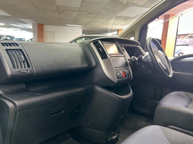 セレナ ハイウェイスター　Ｖセレクション　（禁煙車）（後期型）（両側パワースライド）（純正ＳＤナビ）（ビルトインＥＴＣ）（スマートキー）（ＨＩＤヘッド）（オートライト）（３列シート）（Ｂｌｕｅｔｏｏｔｈ対応）（純正１６インチ）（52枚目）