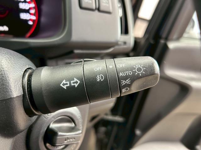 セレナ ハイウェイスター　Ｖセレクション　（禁煙車）（後期型）（両側パワースライド）（純正ＳＤナビ）（ビルトインＥＴＣ）（スマートキー）（ＨＩＤヘッド）（オートライト）（３列シート）（Ｂｌｕｅｔｏｏｔｈ対応）（純正１６インチ）（57枚目）