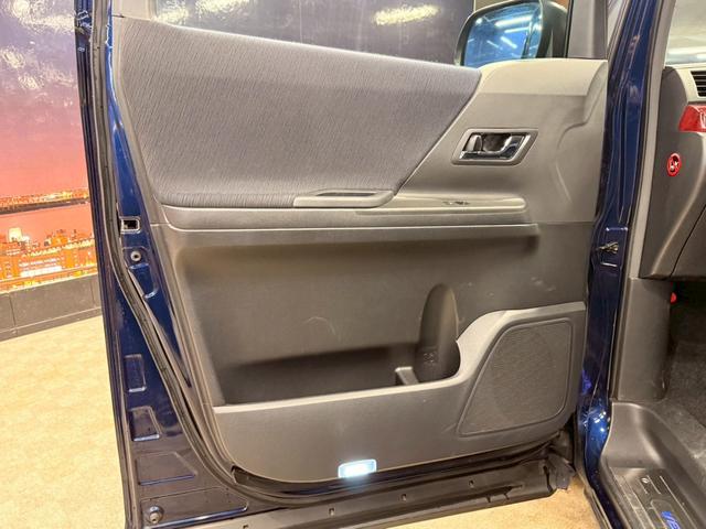 ヴェルファイア 3.5Z (禁煙車)(8人乗り)(両側パワースライドドア)(純正ナビ)(フリップダウンモニター)(クルーズコントロール)(バックカメラ)(ビルトインETC)(MTモード)(スマートキー)(社外19インチAW)(42枚目)