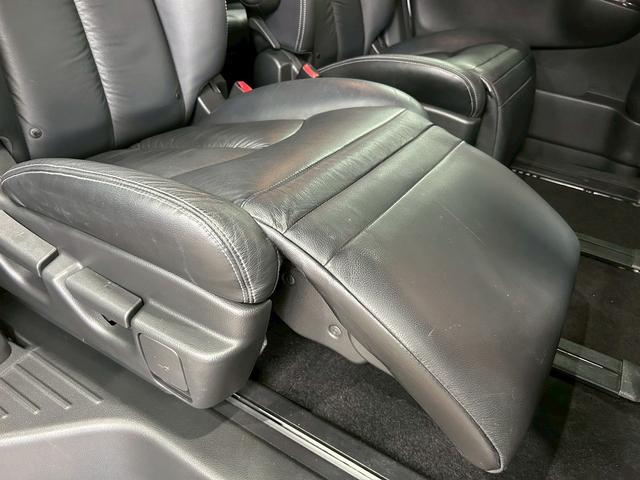 エルグランド ライダー　黒本革シート　パワーシート　（禁煙車）（黒本革シート）（両側パワスラ）（純正フリップ）（純正ＨＤＤナビ）（アラウンドビューモニター）（シートメモリ）（シートヒーター）（ＥＴＣ）（オットマン）（パワーバックドア）（純正１８ＡＷ）（13枚目）