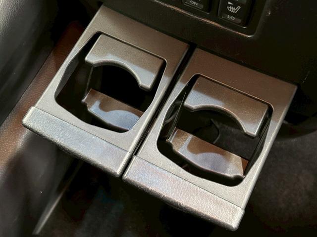 エルグランド ライダー　黒本革シート　パワーシート　（禁煙車）（黒本革シート）（両側パワスラ）（純正フリップ）（純正ＨＤＤナビ）（アラウンドビューモニター）（シートメモリ）（シートヒーター）（ＥＴＣ）（オットマン）（パワーバックドア）（純正１８ＡＷ）（34枚目）