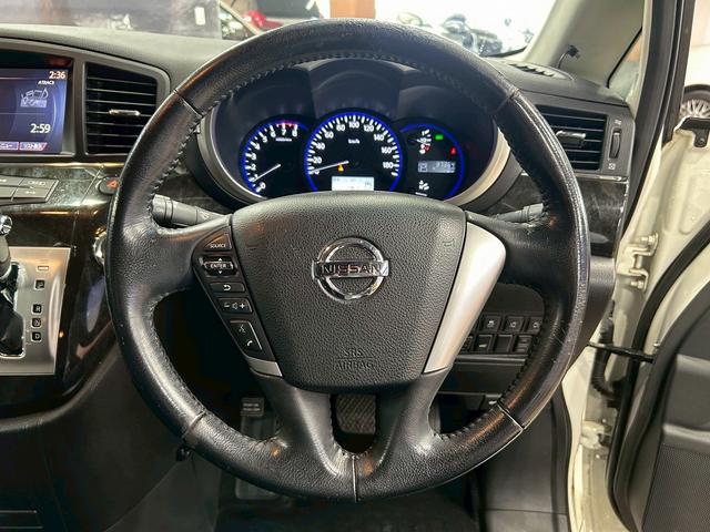 エルグランド ライダー　黒本革シート　パワーシート　（禁煙車）（黒本革シート）（両側パワスラ）（純正フリップ）（純正ＨＤＤナビ）（アラウンドビューモニター）（シートメモリ）（シートヒーター）（ＥＴＣ）（オットマン）（パワーバックドア）（純正１８ＡＷ）（36枚目）