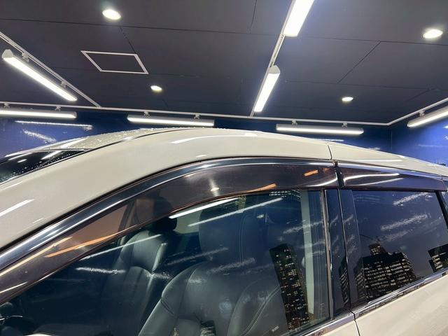 エルグランド ライダー　黒本革シート　パワーシート　（禁煙車）（黒本革シート）（両側パワスラ）（純正フリップ）（純正ＨＤＤナビ）（アラウンドビューモニター）（シートメモリ）（シートヒーター）（ＥＴＣ）（オットマン）（パワーバックドア）（純正１８ＡＷ）（52枚目）