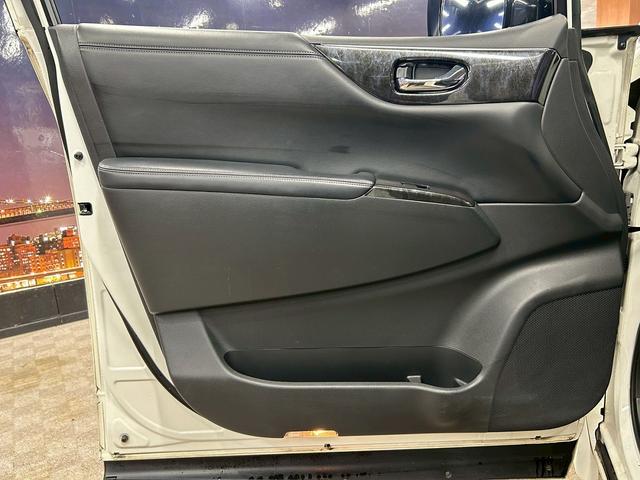 エルグランド ライダー　黒本革シート　パワーシート　（禁煙車）（黒本革シート）（両側パワスラ）（純正フリップ）（純正ＨＤＤナビ）（アラウンドビューモニター）（シートメモリ）（シートヒーター）（ＥＴＣ）（オットマン）（パワーバックドア）（純正１８ＡＷ）（57枚目）