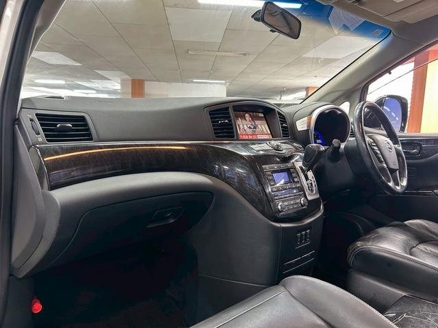 エルグランド ライダー　黒本革シート　パワーシート　（禁煙車）（黒本革シート）（両側パワスラ）（純正フリップ）（純正ＨＤＤナビ）（アラウンドビューモニター）（シートメモリ）（シートヒーター）（ＥＴＣ）（オットマン）（パワーバックドア）（純正１８ＡＷ）（58枚目）