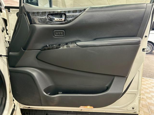 エルグランド ライダー　黒本革シート　パワーシート　（禁煙車）（黒本革シート）（両側パワスラ）（純正フリップ）（純正ＨＤＤナビ）（アラウンドビューモニター）（シートメモリ）（シートヒーター）（ＥＴＣ）（オットマン）（パワーバックドア）（純正１８ＡＷ）（59枚目）