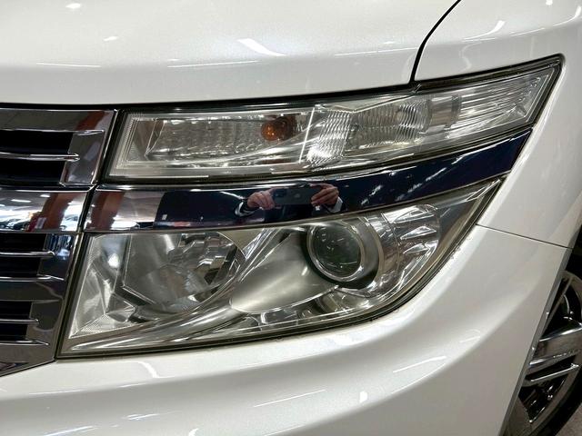 エルグランド ライダー　黒本革シート　パワーシート　（禁煙車）（黒本革シート）（両側パワスラ）（純正フリップ）（純正ＨＤＤナビ）（アラウンドビューモニター）（シートメモリ）（シートヒーター）（ＥＴＣ）（オットマン）（パワーバックドア）（純正１８ＡＷ）（64枚目）