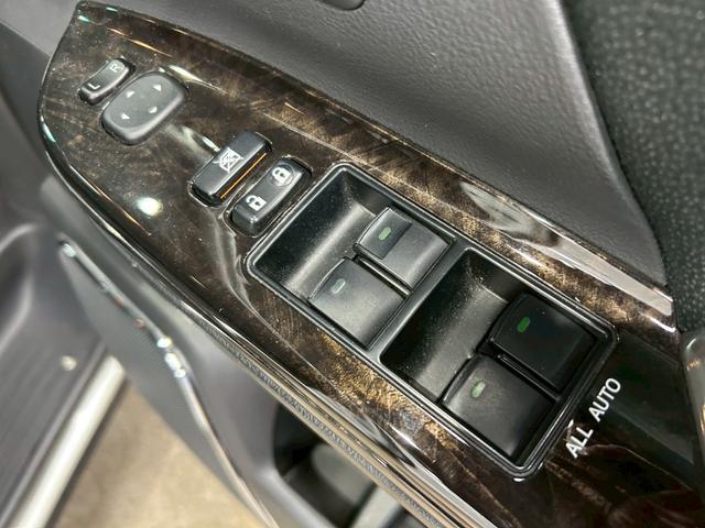 アルファード 240S Cパッケージ (禁煙車)(後期型)(両側パワースライドドア)(純正ナビ)(フリップダウンモニター)(クルーズコントロール)(パワーシート)(パワーバックドア)(バックカメラ)(ETC)(純正18インチAW)(60枚目)