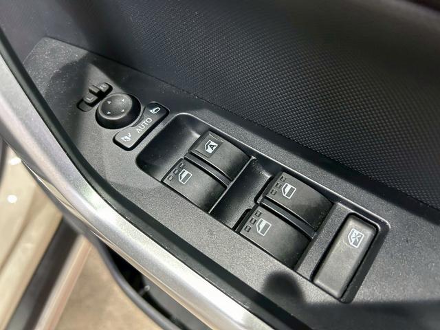 ロッキー プレミアムＧ　ＨＥＶ　（禁煙車）（ワンオーナー）（黒半革シート）（ケンウッドナビ）（全周囲カメラ）（レーダークルーズ）（シートヒーター）（コーナーセンサー（ビルトインＥＴＣ）（Ｂｌｕｅｔｏｏｔｈ対応）（純正１６インチＡＷ）（50枚目）