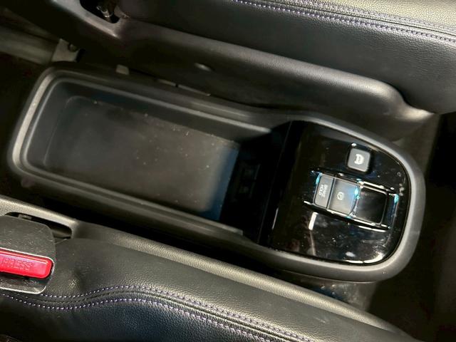 ステップワゴンスパーダ スパーダハイブリッドG・EXホンダセンシングブラスタ (禁煙車)(後期型)(黒半革シート)(後席モニター)(両側パワスラ)(純正ナビ)(バックカメラ)(レーダークルーズ)(シートヒーター)(ビルトインETC)(LEDヘッドライト)(純正16AW)(42枚目)