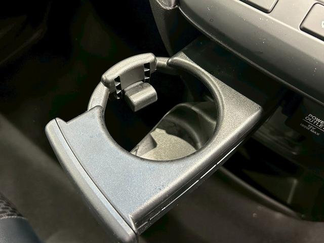 ステップワゴンスパーダ スパーダハイブリッドG・EXホンダセンシングブラスタ (禁煙車)(後期型)(黒半革シート)(後席モニター)(両側パワスラ)(純正ナビ)(バックカメラ)(レーダークルーズ)(シートヒーター)(ビルトインETC)(LEDヘッドライト)(純正16AW)(44枚目)