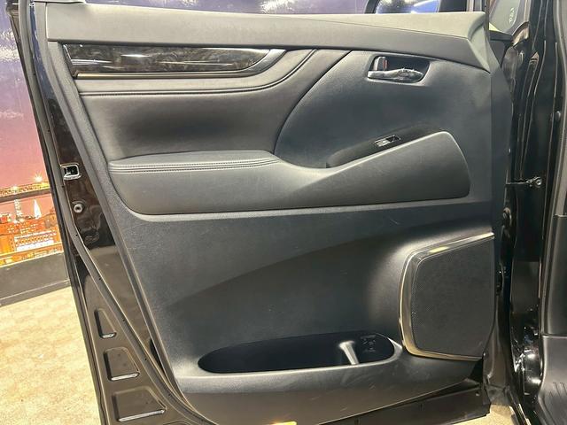 アルファード 2.5S Cパッケージ トヨタセーフティーセンス(禁煙車)(黒半革)(両側パワースライドドア)(純正ナビ)(レーダークルーズ)(パワーシート)(シートメモリ)(電動リアゲート)(バックカメラ)(ETC)(純正18インチAW)(36枚目)