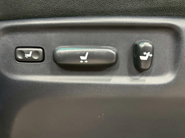 ヴェルファイア 2.4Z Gエディション (禁煙車)(後期型)(TRDエアロ)(両側パワスラ)(アルパインナビ)(バックカメラ)(クルーズコントロール)(シートメモリ)(コーナーセンサー)(純正ETC)(オットマン)(HID)(純正18AW)(32枚目)