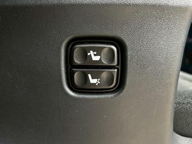 ヴェルファイア 2.4Z Gエディション (禁煙車)(後期型)(TRDエアロ)(両側パワスラ)(アルパインナビ)(バックカメラ)(クルーズコントロール)(シートメモリ)(コーナーセンサー)(純正ETC)(オットマン)(HID)(純正18AW)(37枚目)