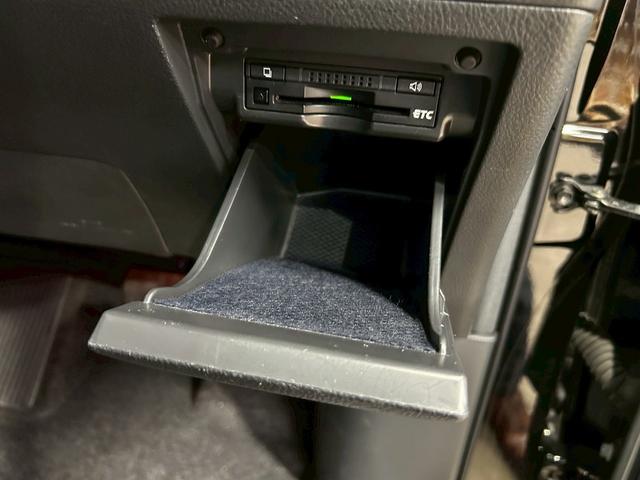 ヴェルファイア 2.4Z Gエディション (禁煙車)(後期型)(TRDエアロ)(両側パワスラ)(アルパインナビ)(バックカメラ)(クルーズコントロール)(シートメモリ)(コーナーセンサー)(純正ETC)(オットマン)(HID)(純正18AW)(52枚目)