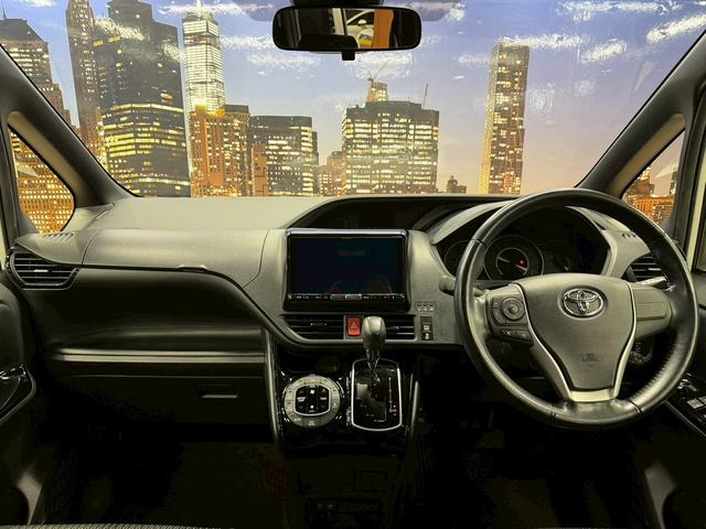ノア Si (禁煙車)(後期型)(両側パワスラ)(フリップダウン)(アルパインナビ)(バックカメラ)(クルーズコントロール)(ビルトインETC)(LEDヘッド)(アイドリングストップ)(純正16インチAW)(5枚目)