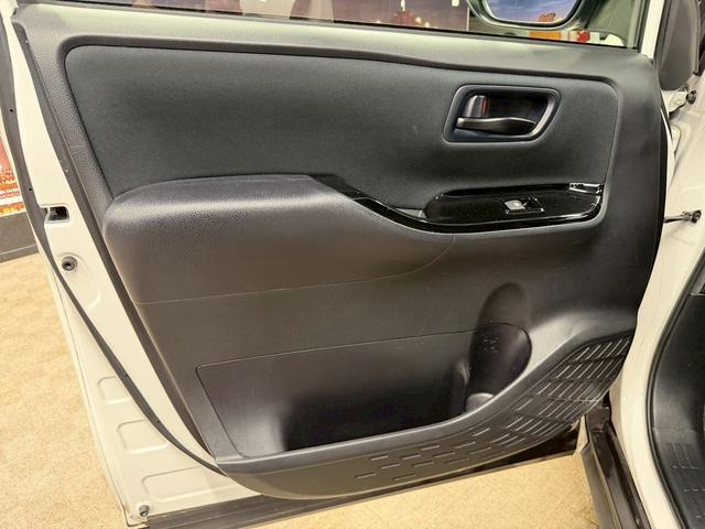 ノア Si (禁煙車)(後期型)(両側パワスラ)(フリップダウン)(アルパインナビ)(バックカメラ)(クルーズコントロール)(ビルトインETC)(LEDヘッド)(アイドリングストップ)(純正16インチAW)(37枚目)