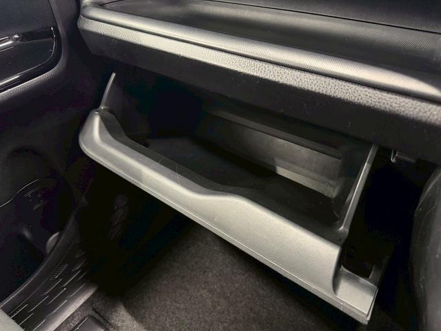 ノア Si (禁煙車)(後期型)(両側パワスラ)(フリップダウン)(アルパインナビ)(バックカメラ)(クルーズコントロール)(ビルトインETC)(LEDヘッド)(アイドリングストップ)(純正16インチAW)(39枚目)