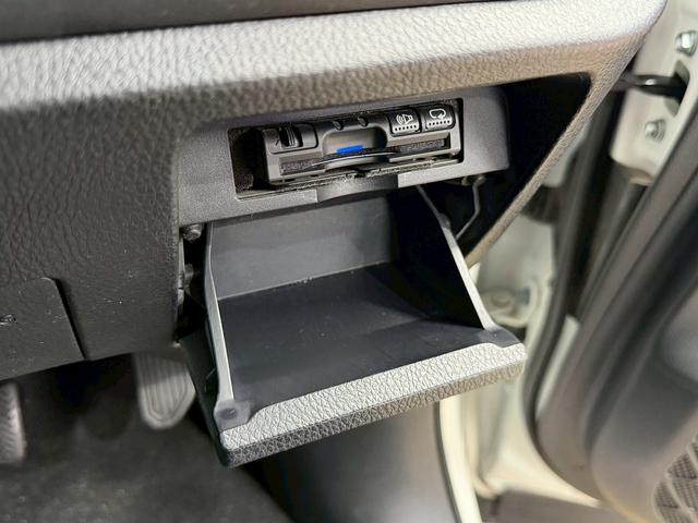 ノア Si (禁煙車)(後期型)(両側パワスラ)(フリップダウン)(アルパインナビ)(バックカメラ)(クルーズコントロール)(ビルトインETC)(LEDヘッド)(アイドリングストップ)(純正16インチAW)(45枚目)