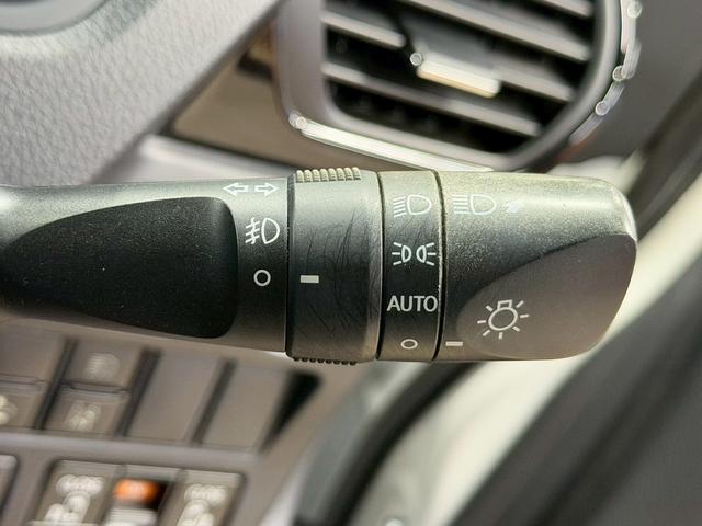 ノア Si (禁煙車)(後期型)(両側パワスラ)(フリップダウン)(アルパインナビ)(バックカメラ)(クルーズコントロール)(ビルトインETC)(LEDヘッド)(アイドリングストップ)(純正16インチAW)(49枚目)